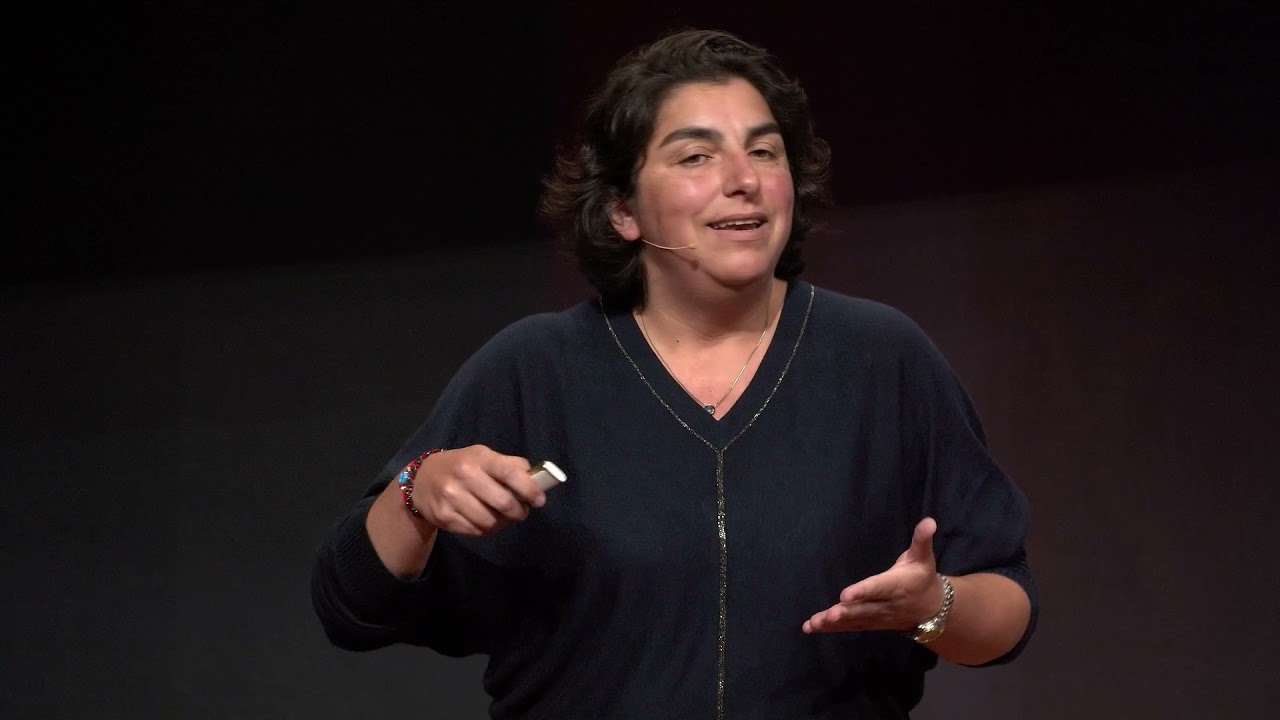 Dilek Gürsoy bei einem Vortrag
