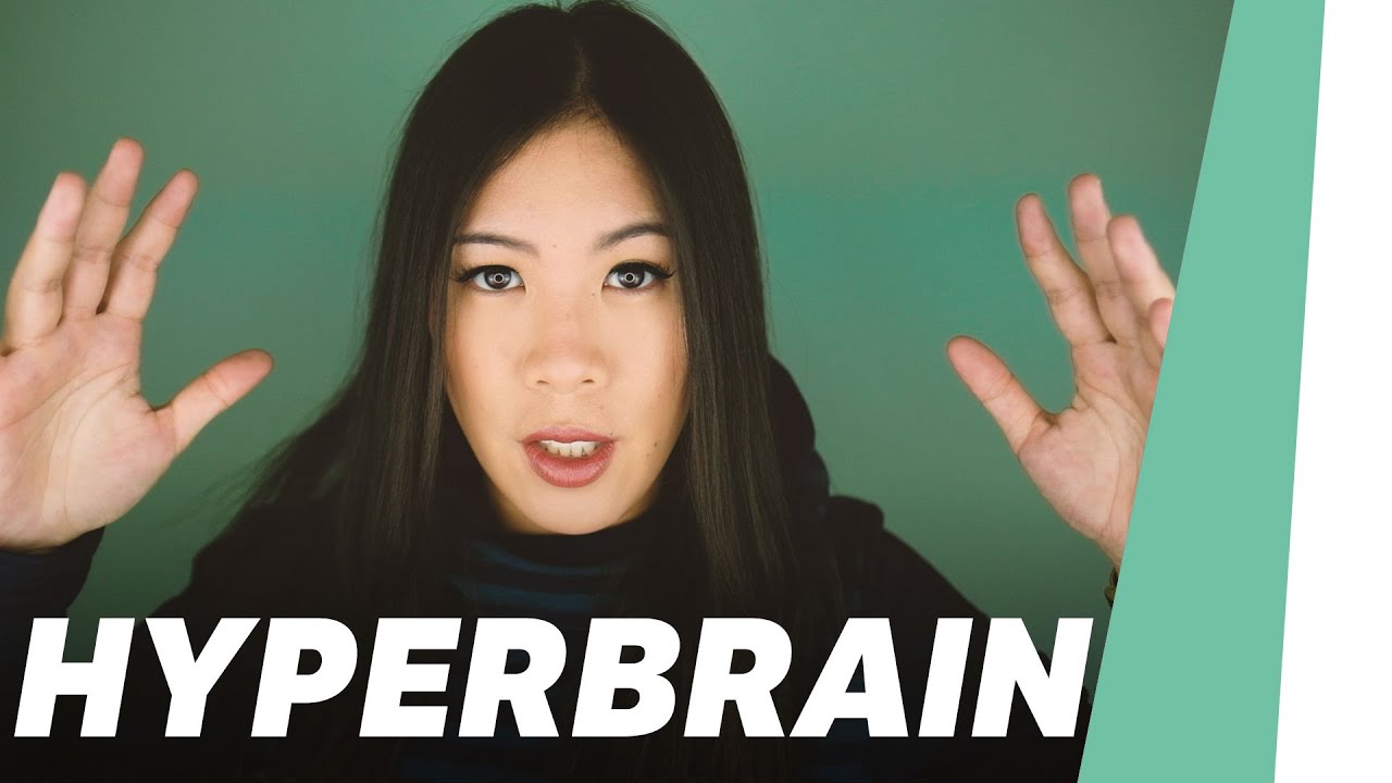 Mai Thi Nguyen-Kim schaut in die Kamera für ihr Video